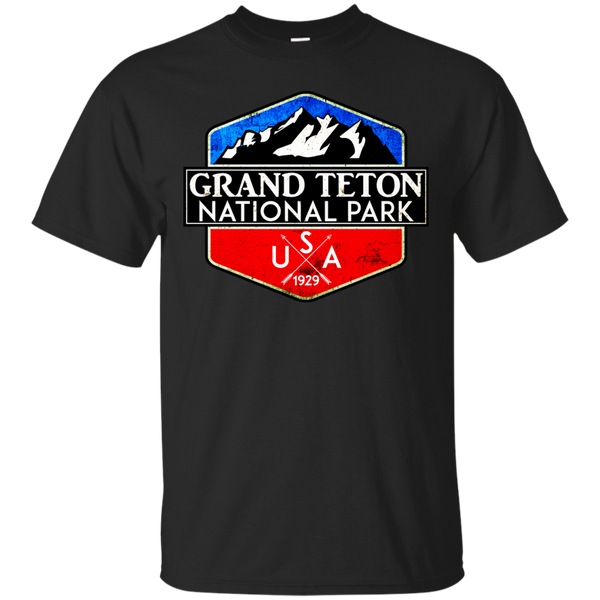 Hiking - GRAND TETON NATIONAL PARK WYOMING BEAR 1929 HIKING CAMPING HUNTING grand teton T Shirt & Hoodie