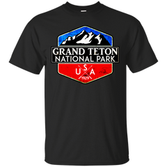 Hiking - GRAND TETON NATIONAL PARK WYOMING BEAR 1929 HIKING CAMPING HUNTING grand teton T Shirt & Hoodie